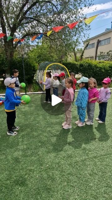 Relay Races For Preschoolers, Relay Races For Kids, Team Games For Kids, Sports For Kids, Pe Games Elementary, School Games For Kids, Recess Activities, Easy Games For Kids, Olympic Games For Kids