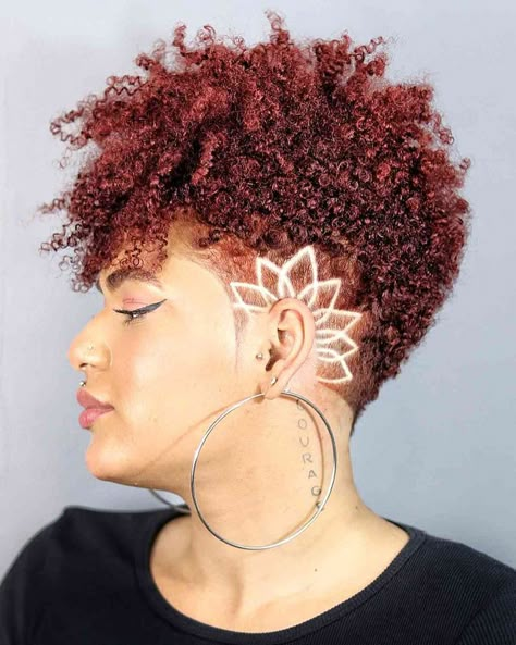 pixie-with-shaved-sides-and-designs-for-black-women Pixie Cuts For Black Women, Combover Hairstyles, Short Natural Curls, Natural Hair Haircuts, Short Textured Hair, Shaved Design, Cabello Afro Natural, Short Shaved Hairstyles, Shaved Hair Designs