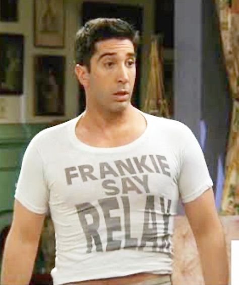 • FRANKIE SAY RELAX • on Instagram: “Does anyone remember this Friends episode? “The one with the tiny T-shirt”😂Anyways, we have Friends jigsaw puzzles!!!!!! Yesssssssss scroll…” Ross Friends, Monica Rachel, The Bigbang Theory, Friends Scenes, Friends Poster, David Schwimmer, Friends Cast, Ross Geller, Friends Tv Series