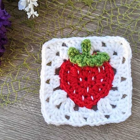 Free Crochet Strawberry Granny Square Pattern - Crochet Bits Food Crochet Granny Square, Crochet Strawberry Granny Square Pattern Free, Goat Granny Square, Fruit Crochet Granny Square, Strawberry Crochet Blanket Pattern, Crochet Strawberry Top Pattern Free, Free Crochet Pattern Strawberry, Crochet Strawberry Patch, Strawberry Bandana Crochet Pattern