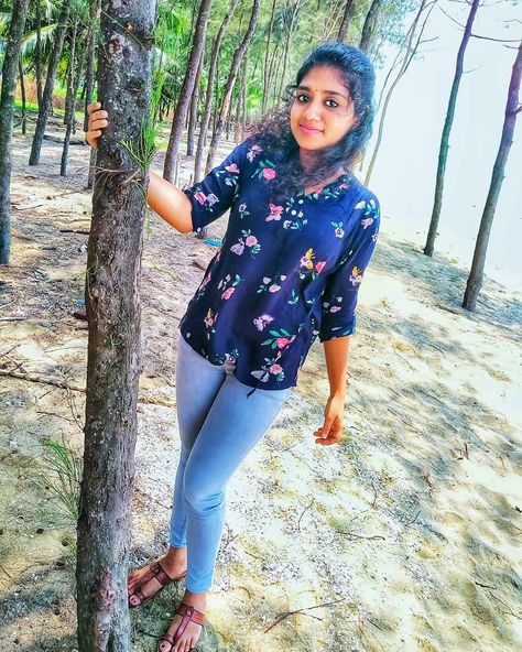 #tightjeans #leggings #hot #kerala #mallu Kerala Girl, Scary Wallpaper, Beauty Face Women, Beautiful Smile Women, Desi Beauty, Beauty Face, Kerala, Desi, Open Shoulder Tops