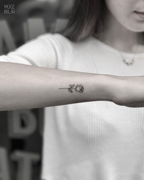 Bodysuit Tattoos, Side Wrist Tattoos, Cool Wrist Tattoos, Small Rose Tattoo, Small Arm Tattoos, Small Wrist Tattoos, Beautiful Tattoo, Wrist Tattoos For Women, Tattoo Ideas Female