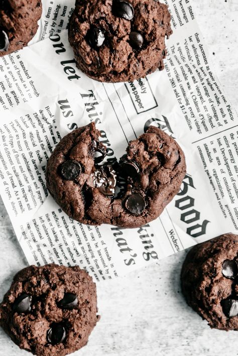 Cookies With Espresso Chips, Chocolate Espresso Chip Cookies, Dark Chocolate Coffee Cookies, Espresso Chip Cookies Recipe, Dark Chocolate Espresso Cookies, Espresso Chip Recipes, Espresso Chip Cookies, Dark Chocolate Aesthetic, Espresso Desserts