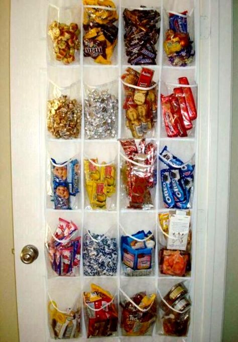 Best Gift for College Kids, Ever! Buy an over the door shoe organizer, fill pockets with candy, packets of tuna, crackers, and other snacks. Your child (and their room mates) will be thrilled, trust me.  ~~  Houston Foodlovers Book Club Dorms Decor, Dorm Hacks, Snack Organizer, Dorm Room Hacks, College Living, Room Hacks, Úložný Box, Dorm Room Organization, Astuces Diy