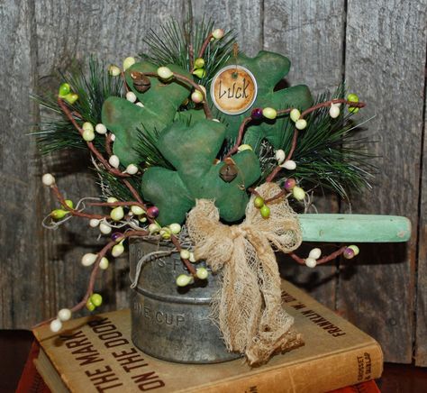 Lucky Shamrocks - primitive St. Patrick's Day table arrangement by Olde Annie Primitives Spring Primitive Crafts, Sant Patrick, Patricks Day Decorations, St Patricks Decorations, Primitive Table, St Patricks Crafts, St Patrick's Day Decorations, Green Shamrock, Prim Decor