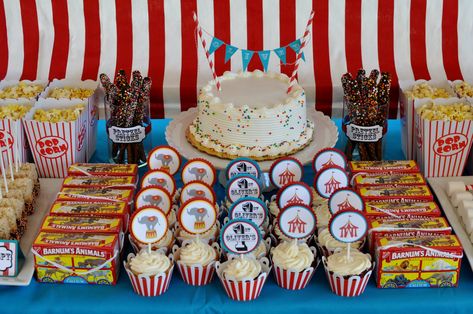 Circus Party Foods, Carnival Birthday Cakes, Circus Birthday Party Decorations, Vintage Circus Birthday Party, Carnival Baby Showers, Circus Birthday Party Theme, Carnival Birthday Party Theme, Dessert Table Birthday, Cake Dessert Table