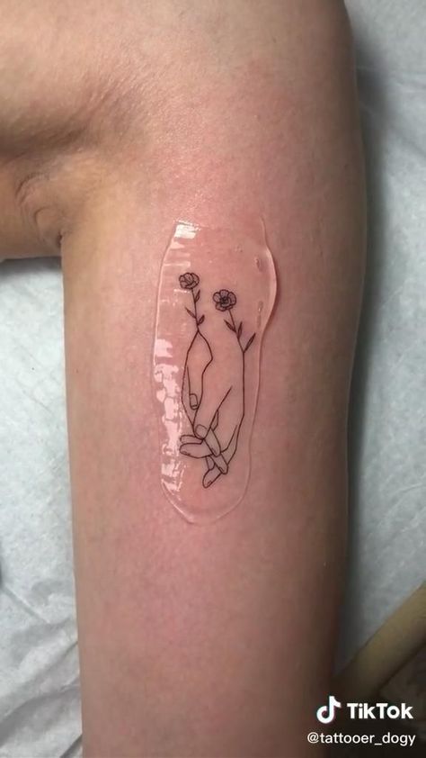 Sister Line Art Tattoo, Minimal Family Tattoo, Memorial Pet Tattoos, Pet Tattoos Cat, Cat Memorial Tattoos, Subtle Couple Tattoos, Pet Tattoos Dog, Tattoos Simplistic, Tats Ideas