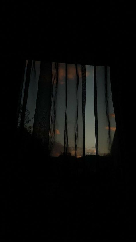 Window Photography, Art Noir, Dark Pictures, Black Aesthetic Wallpaper, Night Aesthetic, Aesthetic Bedroom, Beautiful Bathrooms, Sky Aesthetic, Instagram Story Ideas