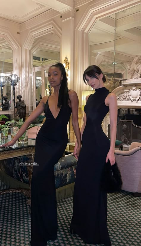 Classy Birthday Dinner Outfit, Black Evening Gown Classy, Friends Birthday Dinner Outfit Ideas, Classy Birthday Dinner, Formal Dinner Dresses, Dinner Dress Formal, Cruise Dresses, Satin Dress Outfit, Dinner Outfit Classy