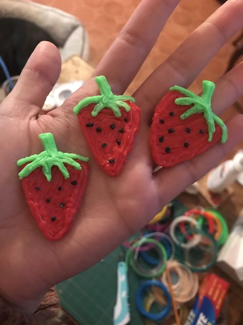 Freehanded these strawberries with my 3D pen before making them into magnets! Cute 3d Pen Ideas, 3dpen Ideas, 3d Pen Ideas Easy, 3d Pen Ideas, 3d Pen Art, Pen Ideas, 3d Pen, Fall Diy, Pen Art