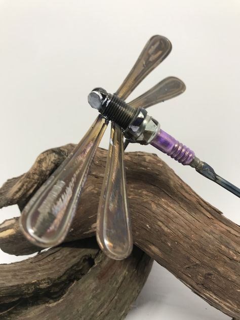 Spark Plug Welding Projects, Spark Plugs Ideas, Spark Plug Crafts, Sparkplug Art, Dragonfly Jewelry Necklace, Junk Art Ideas, Metal Shop Ideas, Spark Plug Art, Metal Sculpture Ideas