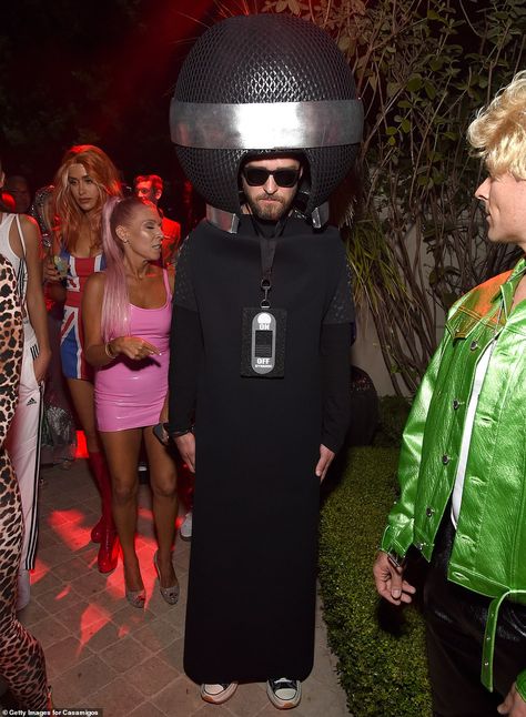 Jessica Biel is N*Sync era Justin Timberlake while he comes as her mic at Casamigos' Halloween party N Sync, Hotdog Costume, Jungle Dress, Linda Thompson, Metallic Jumpsuits, Hippie Costume, Blue Sunglasses, Jessica Biel, Christina Hendricks