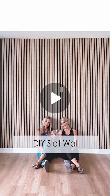 DIY Slat Wall | Akkustik Panele | Wand Design Diy Wood Slat Wall Stairs, Diy Wood Slat Ceiling, Cheap Slat Wall Diy, Slatted Wall Bedroom, Wall Slats Decor Living Room, Painted Slat Wall, Slat Wall Entryway, Mud Closet, Slat Wall Ideas