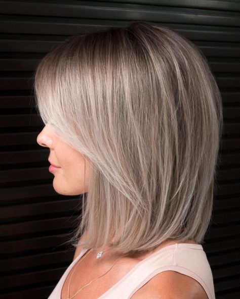 Collarbone Bob with Layered Bangs Platinum Blonde Hair Color, Bob Hairstyles For Thick, Silver Hair Color, Long Bob Haircuts, Lob Hairstyle, Lob Haircut, Long Bob Hairstyles, Platinum Blonde Hair, Long Bob