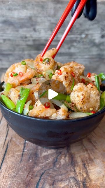 Prawn Starter Recipes, Chinese Prawn Recipes, Salt And Pepper Fish, Salt And Pepper Prawns, Pepper Prawns, Apple And Berry Crumble, Spicy Salt, Prawns Recipe, Salt And Pepper Shrimp