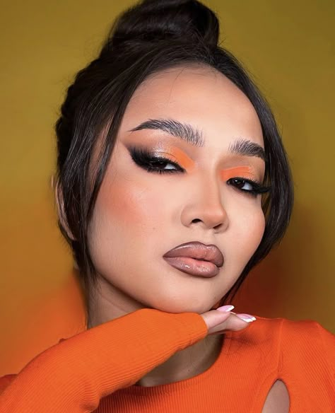 Fun Orange Makeup, Orange Makeup Ideas, Green And Orange Makeup, Glowy Orange Makeup, Orange Theme Makeup, Makeup Ideas Orange, Make Up Orange, Bold Eye Makeup Looks, Orange Creative Makeup