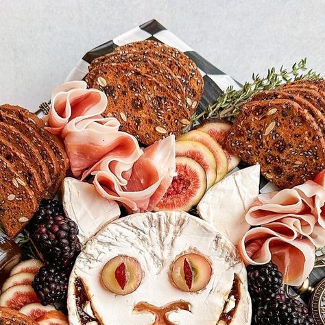 Mad Hatter Charcuterie Board, Snow White Charcuterie Board, Alice In Wonderland Charcuterie, Cat Charcuterie Board, Alice In Wonderland Charcuterie Board, Chacuterie Board, Eat Me Drink Me, Come Dine With Me, Onederland Birthday Party