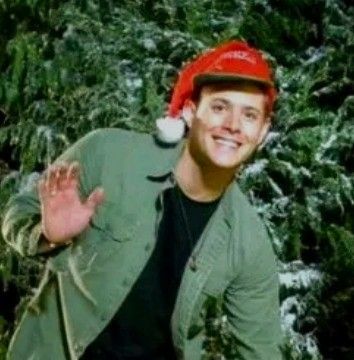 Matching Pfp Series, Desktop Wallpaper Supernatural, Matching Supernatural Pfps, Matching Spn Pfp, Supernatural Profile Pictures, Jensen Ackles Christmas, Supernatural Matching Pfp, Dean Winchester Christmas, Spn Pfp