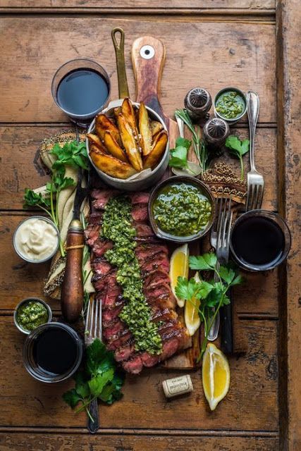 Steak And Chips, Chimichurri Sauce, Food Platters, Food Presentation, Food Plating, Salmon Recipes, Beautiful Food, Beef Recipes, Food Inspiration