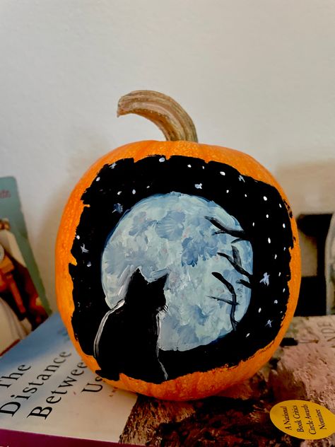 Cute Pumpkin Painting, Cute Painted Pumpkin Ideas, Pumpkin Designs Painted, Fall Pumpkins Painting, Pumpkin Painting Party, Moon Cute, Halloween Pumpkin Crafts, Creative Pumpkin Painting, Cute Pumpkin Carving