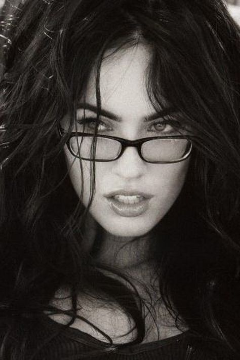 Megan Fox Megan Fox Wallpaper, Uk Icon, Jennifer's Body, Megan Fox, Fav Celebs, Pretty Selfies, Facebook Cover, Pretty Face, Pretty Woman