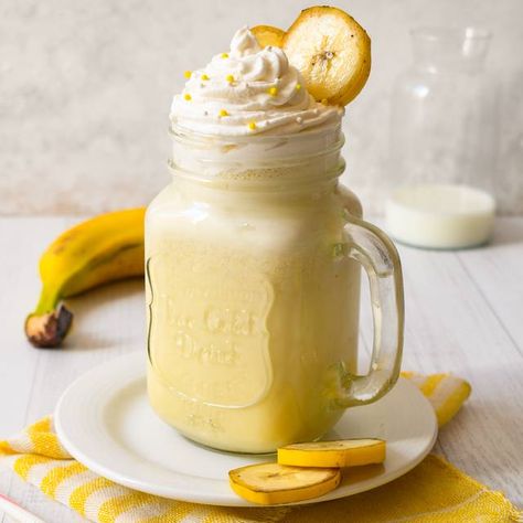 Of course, the milkshake is a delicious and cold drink that is a mixture of milk, ice cream, and types of fruits. But the aroma and flavor of banana in the shake make it more delicious. Banana Milkshake Aesthetic, Milkshake Banana, Banana Milk Shake, Fruit Milkshake, Honey Ice Cream, Aesthetic Drinks, Banana Shake, Fruit Cream, Banana Drinks