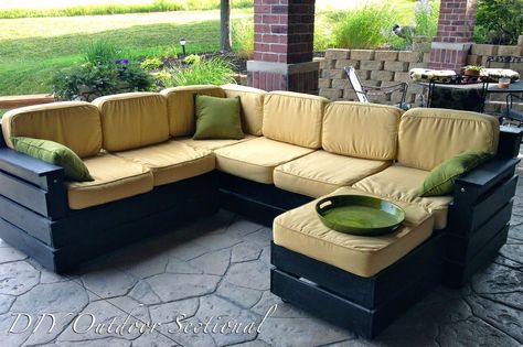 DIY Outdoor Sectional. Build it yourself out of regular wood from a home improvement store! Pallet Yard Furniture, Homemade Patio, Patio Furniture Sectional, Outdoor Sectional Furniture, Pallet Garden Furniture, Yard Furniture, Sectional Patio Furniture, Pallet Patio Furniture, Pallet Patio