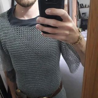 How to Make a Chainmail Shirt : 8 Steps (with Pictures) - Instructables Diy Chainmail Costume, How To Make Chainmail, Beading Artwork, Halloween Reference, Chainmail Diy, Chainmaille Jewelry Patterns, Chainmail Shirt, Chainmail Armor, Diy Pet Bed