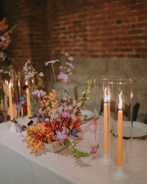 Kumiko & Tausif’s Ikebana-style flower arrangements created by Britlyn Simone Floral still have us swooning! The Japanese floral designs, chosen to represent the bride’s Japanese background, also included hand-folded origami paper cranes. The groom’s Bagladeshi background was reflected in the color palette of pinks and oranges to represent décor often worn by Bengladeshi brides. The couple also paid homage to their current home in Hawaii with Hawaiian florals on their cake topper and Hawai... Ikebana Wedding Centerpieces, Ikebana Wedding, Hawaiian Cookies, Japanese Floral Design, Home In Hawaii, Japanese Background, Planning Events, Paper Cranes, Japanese Wedding