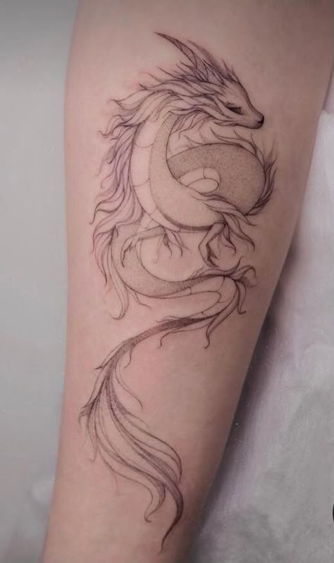 Cute Dragon Tattoo, Dragon Tattoo Shoulder, Dragon Tattoo For Women, Dragon Tattoo Designs, Unique Tattoo Designs, Spine Tattoos, Aesthetic Tattoo, Unique Tattoo, Dope Tattoos