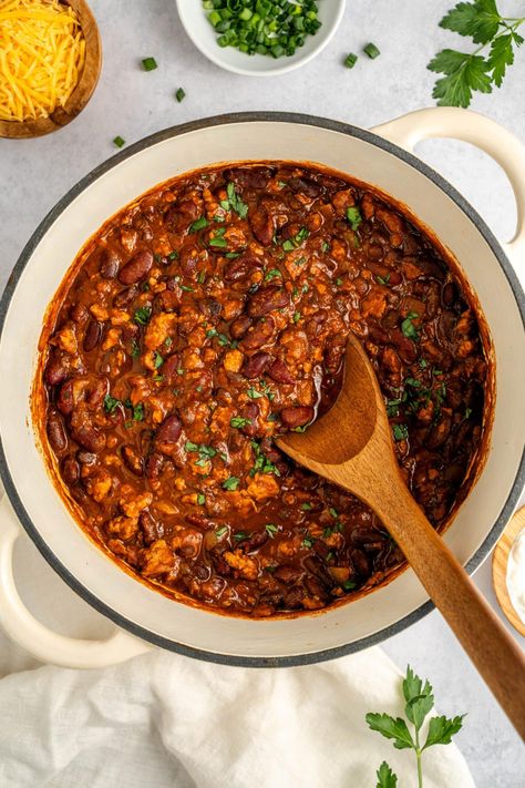 Chicken Chili Supper Spicy Chicken Chili Recipe, Spicy Chicken Chili, Black Bean Salsa, Pizza Salad, Skillet Pasta, Chili Chicken, Traditional Chili, Slow Cooker Roast, Filling Dinner