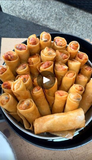 Egg Roll Filling Recipes, Fried Egg Rolls, Girl Beautifully, Pretty Uniform, Lao Recipes, Brunch Catering, Lumpia Recipe, Chicken Powder, Egg Roll Filling