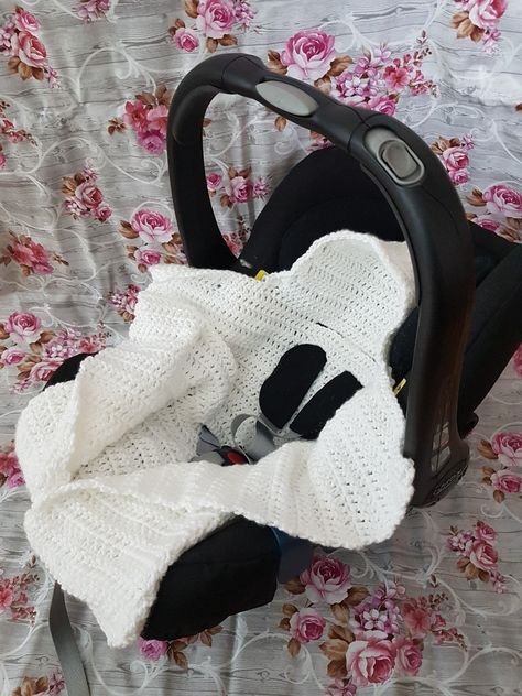 FREE crochet pattern – Baby Carseat blanket | Swecraftcorner Yarn Buddy, Crochet Car Seat Cover, Baby Car Seat Blanket, Crochet Baby Projects, Crochet Baby Blanket Free Pattern, Crochet Shoes Pattern, Car Seat Blanket, African Flowers, Baby Clothes Patterns