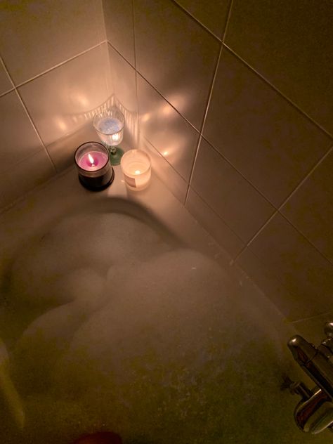 Spiritual Baths, 2000s Scene, Bath Aesthetic, Girl Dorms, Spiritual Bath, Girls Dorm Room, White Candle, Photo Insta, Bathroom Inspo