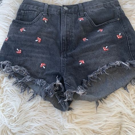 Women’s mushroom black jeans cute!!!!! Mushroom Pants, Bleached Clothes, Painted Shorts, Outfit References, Painted Jeans, Painted Denim, Pants Design, Athletic Pants, Upcycle Clothes