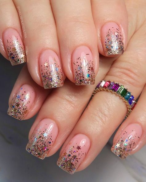 Katie Dutra | Gel Nail Artist & Educator on Instagram: "Golden glitter fade ✨👌🏻 using the Mithmillo CakeGel glitter in the shade Multi-Gold 😍 from @zillabeau code KATIE10 I added in some tiny glitter stars ⭐️ for some extra cuteness #structuredmanicure #structuredmani #glitternails #glitterfade" Falling Glitter Nails, Golden Nail Art, Golden Nails, Golden Glitter, Hard Gel, Glitter Stars, The Shade, Nail Artist, Gel Nail