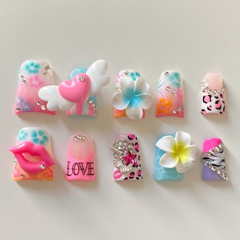 kitty claws nailz ♡🐾 open ! (@kittyclaws.nailz) • Instagram photos and videos Gyaru Duck Nails, Summer Gyaru, Nails Gyaru, Press Ons Nails, Tropical Nails, Duck Nails, Alcohol Wipes, Nails Set, Bling Acrylic Nails