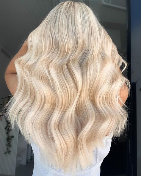 Haircolor Ideas Blonde, Cream Blonde Hair, Blond Hairs, Blonde Hair Goals, Blonde Layered Hair, Perfect Blonde Hair, Bright Blonde Hair, Wedding Hair Colors, Summer Blonde Hair