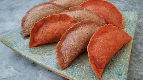 Chamorro empanada recipe and video on how to make Guam empanada recipe. The Chamorro crust is very similar to empanada de Camaron. Camaron de Tejeda is in Veracruz, Mexico. Chamorro Empanada Recipe, Guam Food, Mexican Sausage, Freezing Cooked Chicken, Chamorro Recipes, Empanadas Dough, Empanada Recipe, Tortilla Press, Rice Chicken