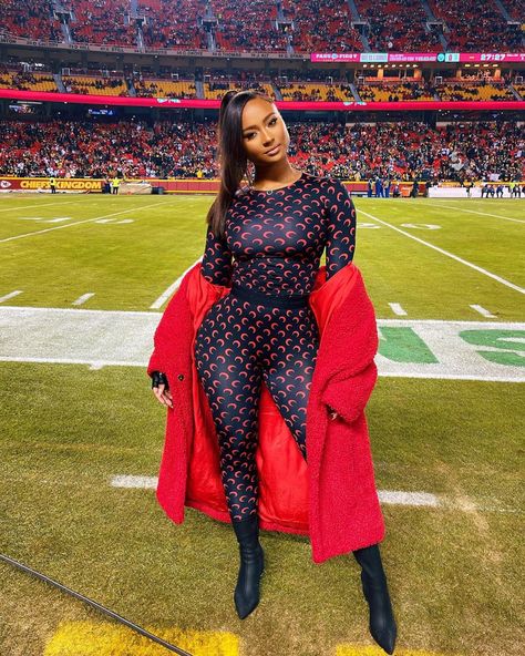 African American Fashion, Nicki Minaj Pictures, Game Outfit, Football Game Outfit, Poses Photography, Funky Outfits, Model Poses Photography, Gameday Outfit, Football Game