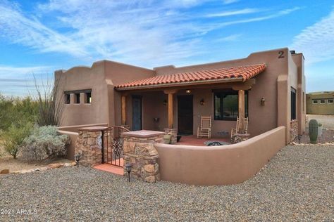 Modern Cob House, Hacienda House Exterior, Mexican Style Homes Exterior, Adobe House Exterior, Desert Home Exterior, Pueblo Style House, Modern Adobe House, Mud Homes, Villa House Design