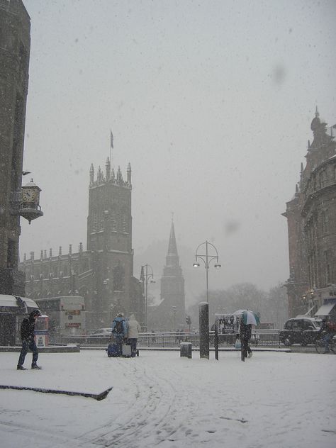 Edinburgh Winter Aesthetic, Winter In Edinburgh, Snow Edinburgh, Edinburgh Scotland Winter, Snowy Edinburgh, Edinburgh Snow, People In The Snow, Winter Edinburgh, Scotland In Winter