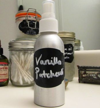 DIY Vanilla and Patchouli Body Spray – Bare Bones Beauty and Health Patchouli Perfume Diy, Homemade Body Spray, Body Spray Recipe, Diy Body Spray, Patchouli Essential Oil Blends, Vanilla Body Spray, Essential Oil Perfume Blends, Diy Vanilla, Vanilla And Patchouli