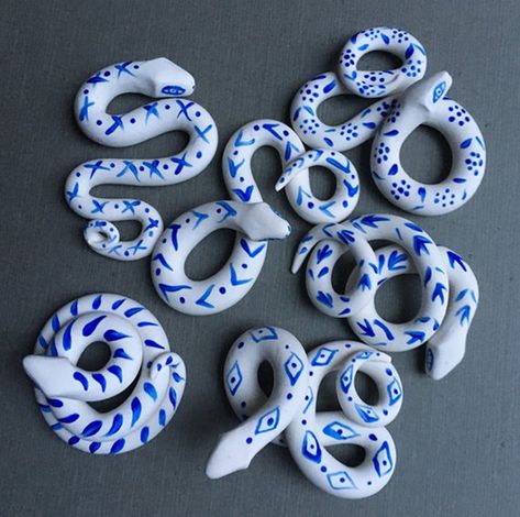 Lisa Vanin Snake Clay Ideas, Clay Ideas Snake, Snake Coil Pot, Ceramic Snake Pottery, Snake Ceramics, Snake Necklace Ceramic, Ceramic Snake, Quick Step Flooring, Porch Light Fixtures