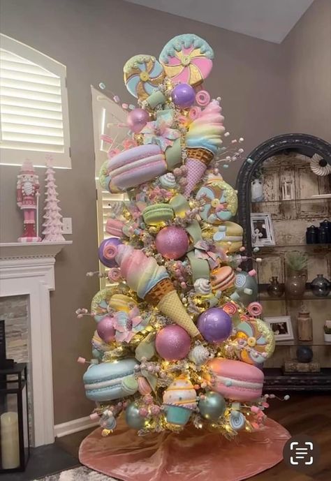 Creative Christmas Decorations, Gingerbread House Ideas, Candy Decorations Diy, Elegant Christmas Tree Decorations, Diy Christmas Candy, Christmas Decorations Centerpiece, Hair Challenge, Candy Christmas Tree, The Best Dessert