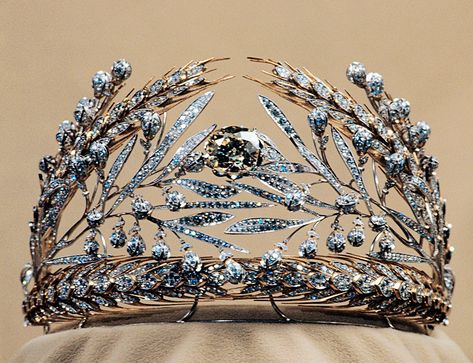 Maria Feodorovna, Royal Crown Jewels, Royal Crowns, Royal Tiaras, Elisabeth Ii, Diamond Tiara, Historical Jewellery, Joan Rivers, Royal Jewels