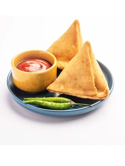 Sour Pickles, Pav Bhaji, Indian Snacks, Samosa, Spicy Recipes, Yummy Snacks, Mouth Watering, Best Foods, Yummy Food