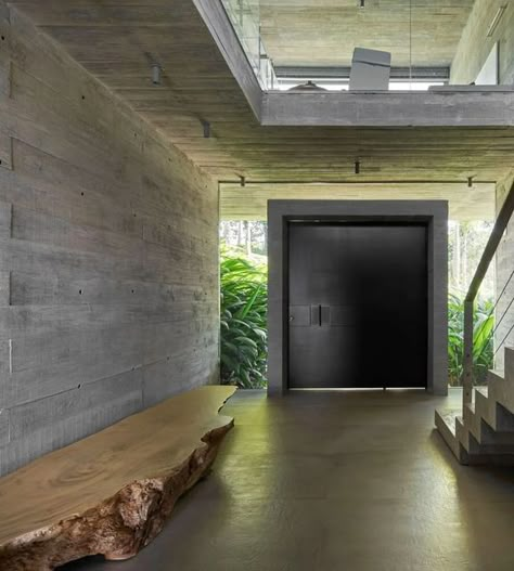 Concrete Houses Interior, Concrete House Interior, Concrete Home Design, Concrete House Design, Nova Lima, Brutalism Architecture, Concrete Houses, Industrial Style Decor, Eco Architecture