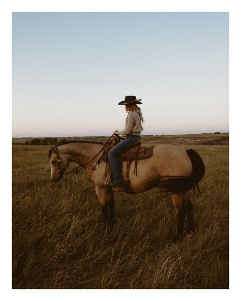 ✨National Day of the COWGIRL✨ but a day late.. @brookegamble__ is the G.O.A.T🔥 This is your sign to book a session with your #1 pony🥹 Western style| Western Photoshoot Inspiration| Western photoshoot ideas| Ranch photoshoot style| Cowgirl Outfit Ideas #cowgirlsdoitbetter #cowgirlsofinstagram #cowgirlstyle #cowgirlphotoshoot #westernphotography #westernphotoshootideas #punchy #cowgirlmagazine Western Playing Card Photoshoot, Cowboy Cowgirl Photoshoot, Old West Photoshoot, Cowgirl Portrait Photography, Western Fall Pictures, Western Inspired Photoshoot, Horse Photo Shoot Ideas, Western Field Photoshoot, Ranch Couple Photoshoot