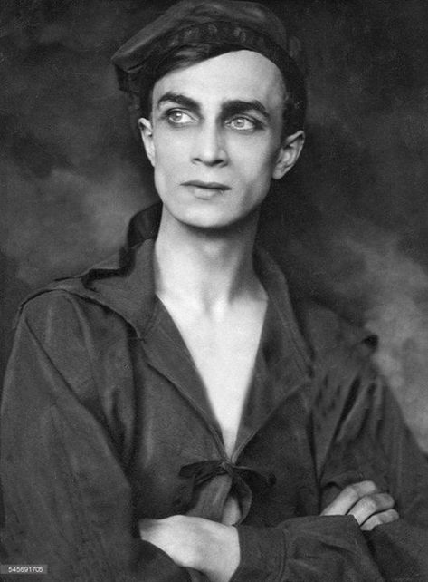 Conrad Veidt Conrad Veidt, The Man Who Laughs, Paris 1900, Lon Chaney, Silent Film Stars, German Expressionism, Silent Movie, Hair Images, Silent Film